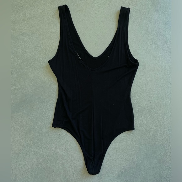 Body suit with flower design - Picture 3 of 4